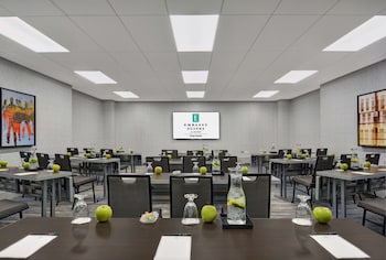 embassy suites by hilton chicago downtown river north