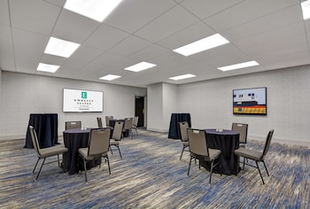 embassy suites by hilton chicago downtown river north