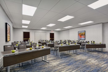 embassy suites by hilton chicago downtown river north