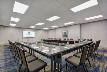 embassy suites by hilton chicago downtown river north