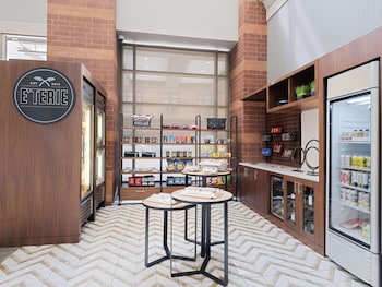 embassy suites by hilton chicago downtown river north