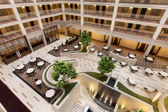 embassy suites by hilton chicago downtown river north