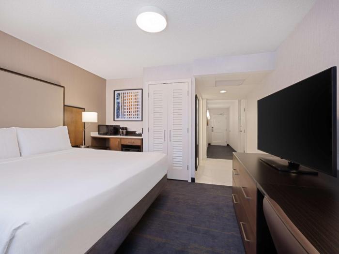 embassy suites by hilton chicago downtown river north