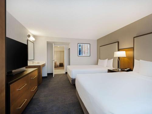 embassy suites by hilton chicago downtown river north