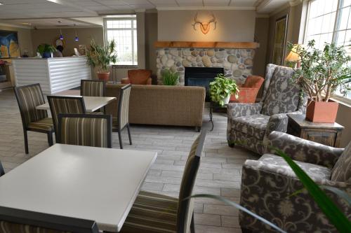 hilltop inn by riversage