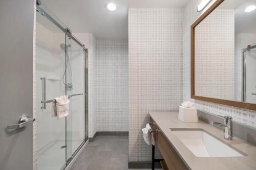 hampton inn and suites irving dfw airport north