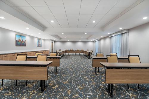 hampton inn and suites irving dfw airport north