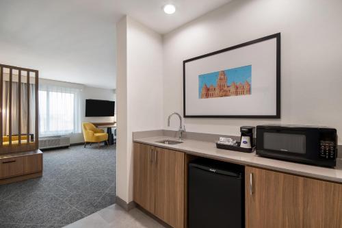 hampton inn and suites irving dfw airport north