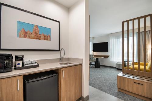 hampton inn and suites irving dfw airport north