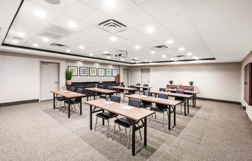 holiday inn express and suites baton rouge east by ihg