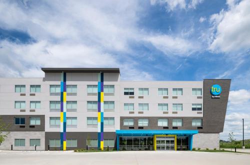 tru by hilton norwalk des moines ia