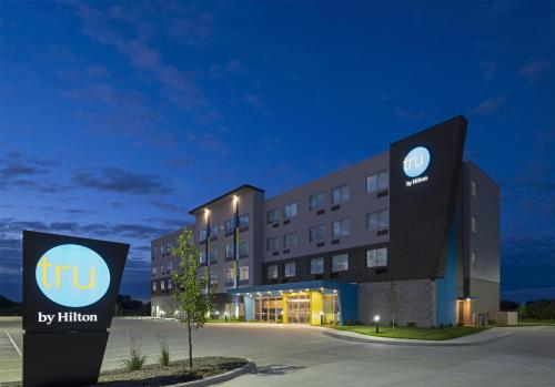 tru by hilton norwalk des moines ia