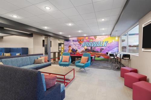 tru by hilton norwalk des moines ia