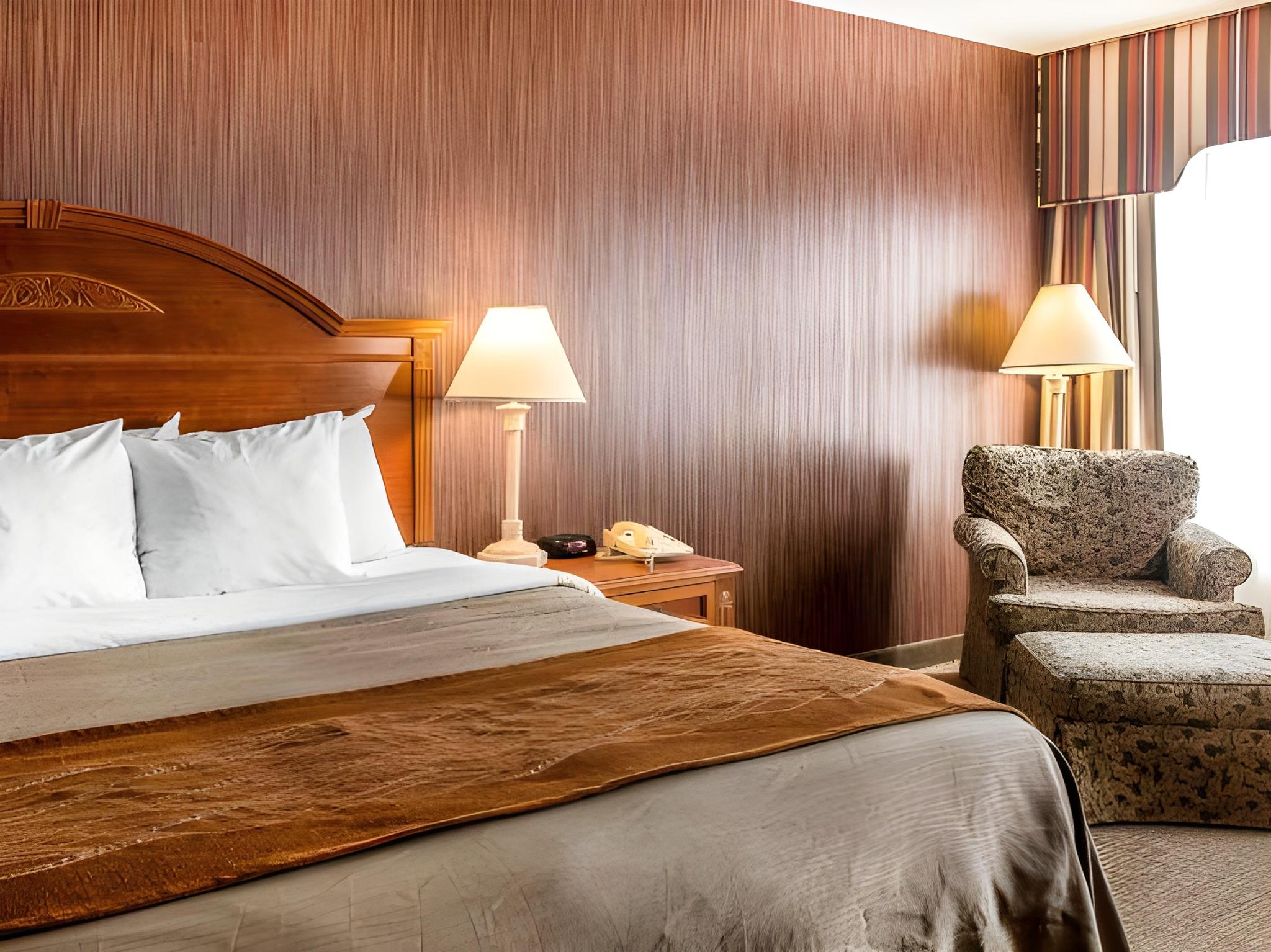 hampton inn chelsea mi