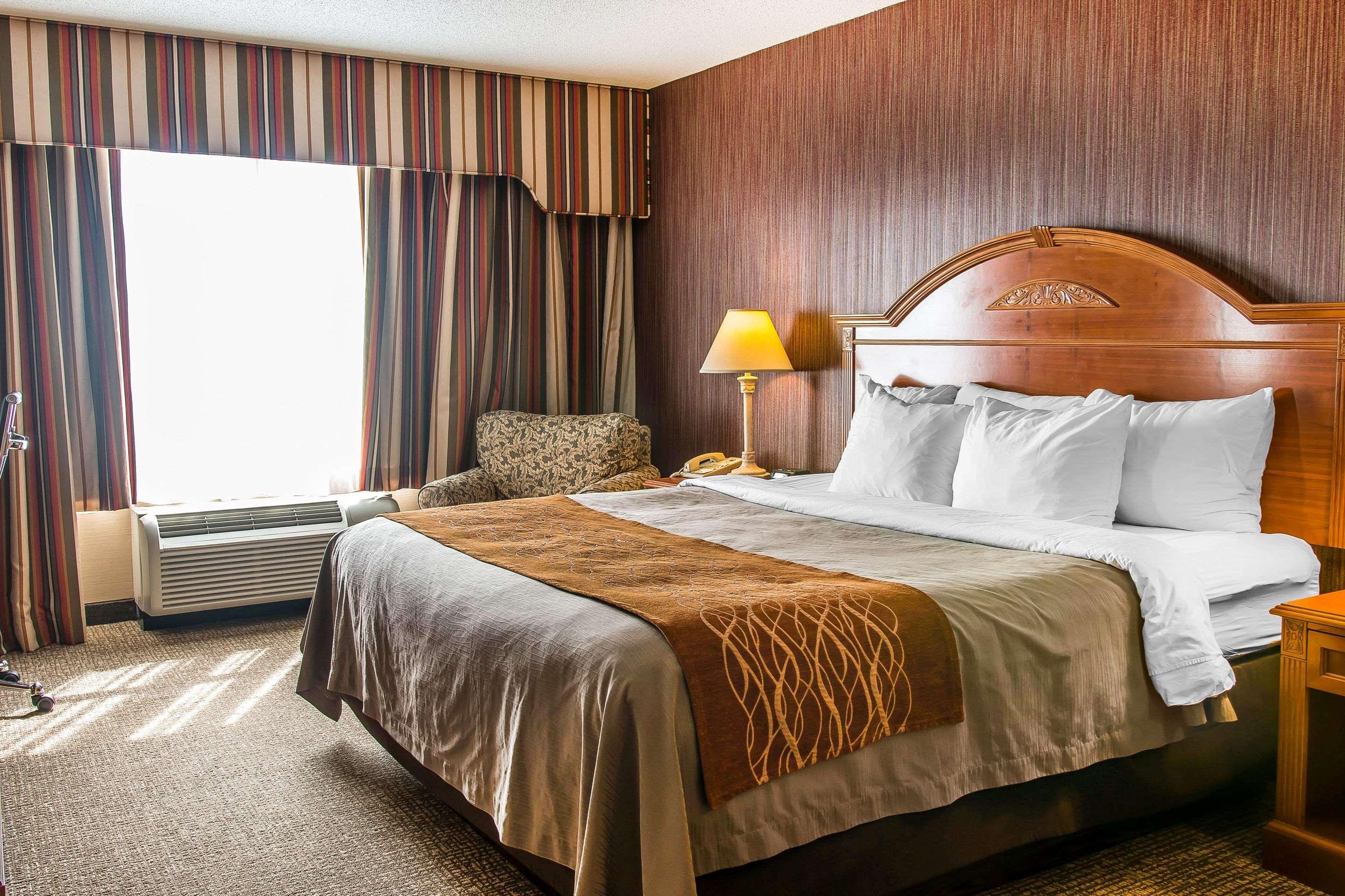 hampton inn chelsea mi