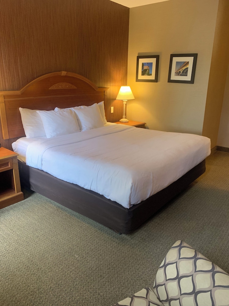 hampton inn chelsea mi