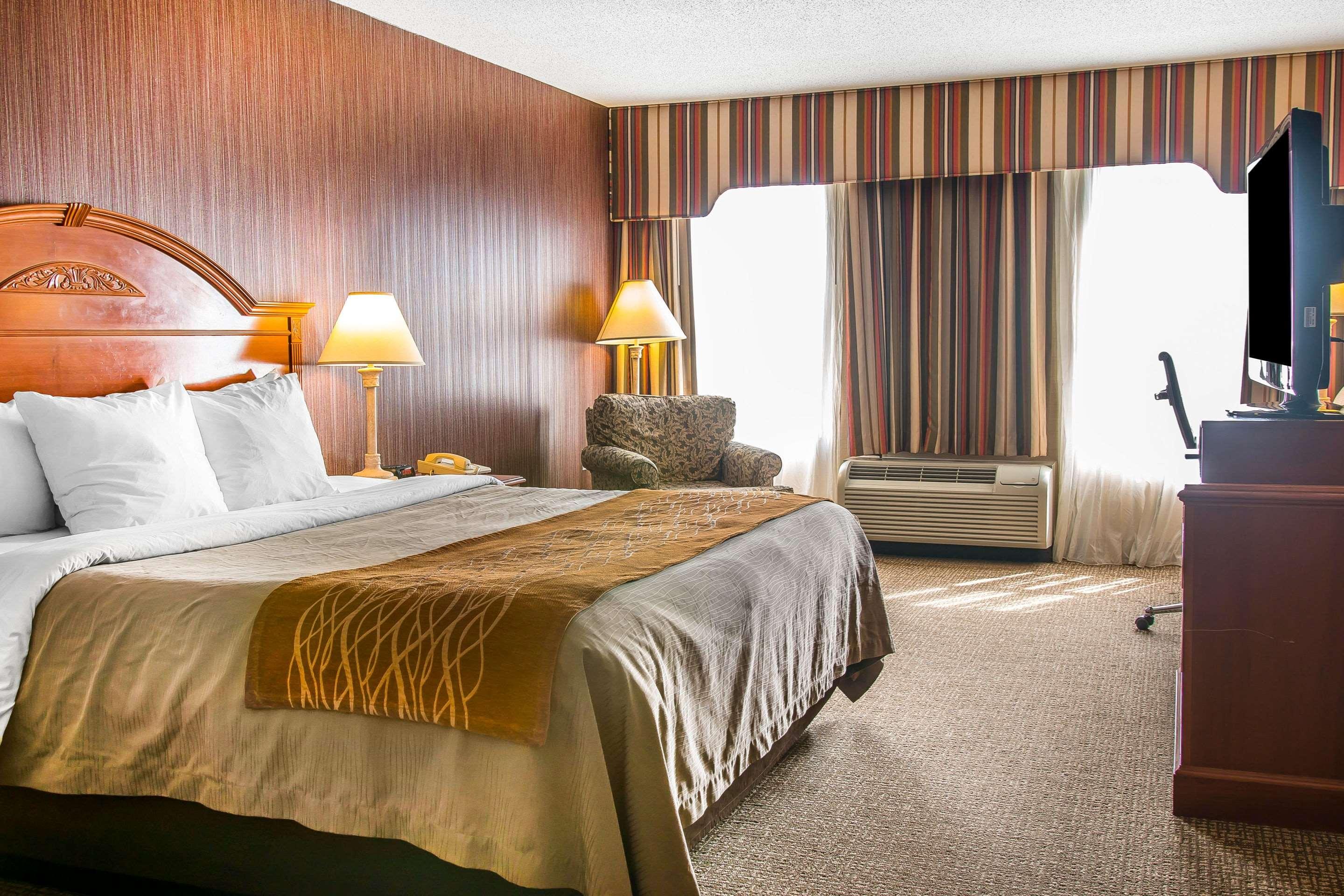 hampton inn chelsea mi
