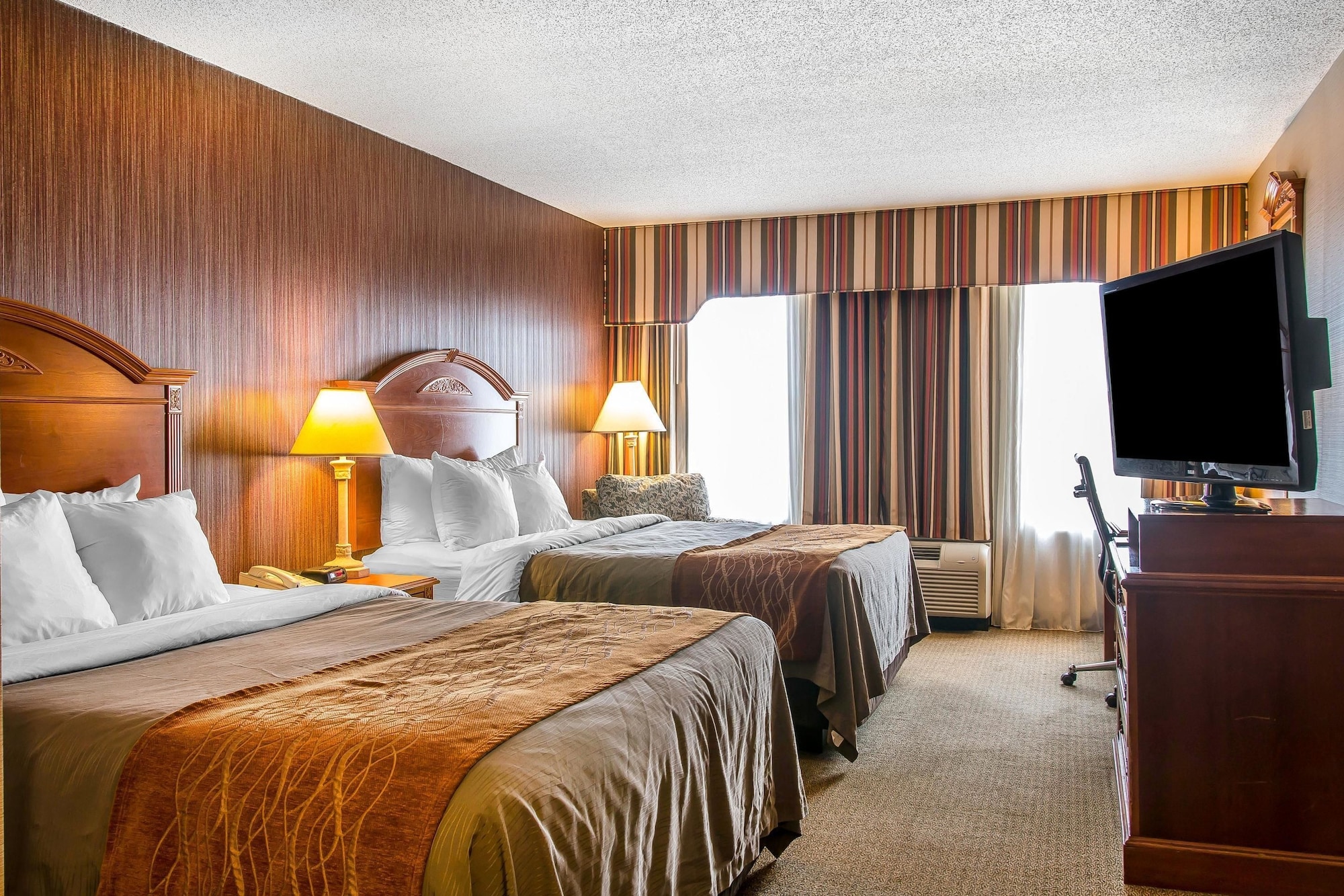hampton inn chelsea mi
