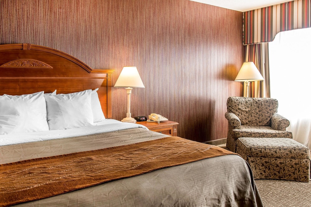 hampton inn chelsea mi