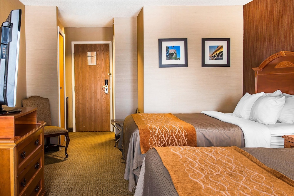 hampton inn chelsea mi