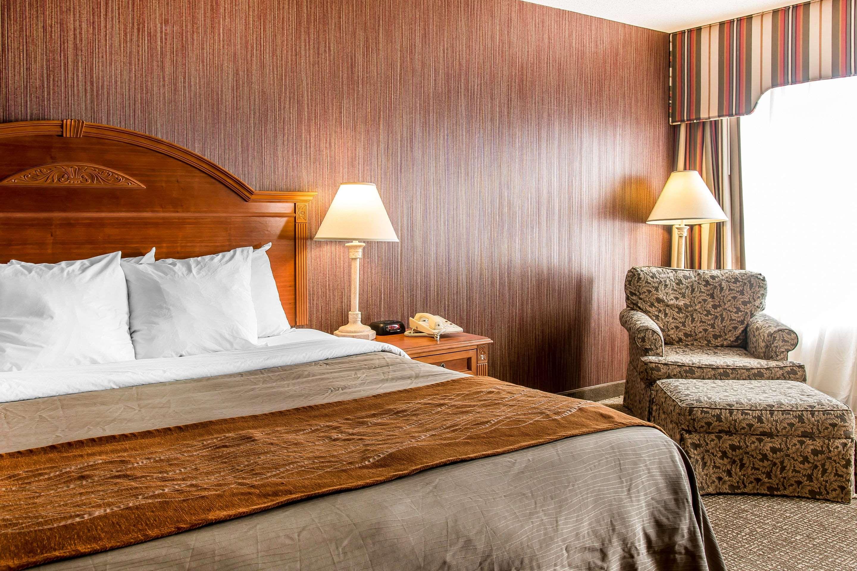 hampton inn chelsea mi