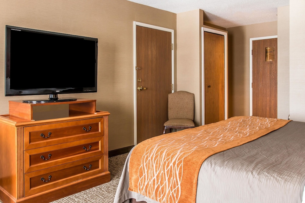 hampton inn chelsea mi