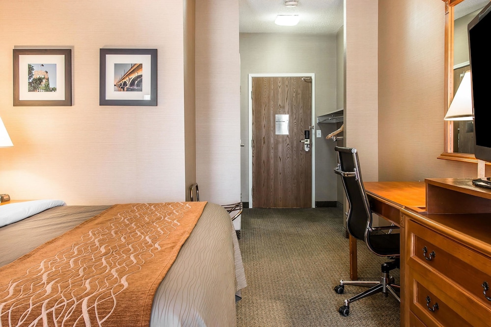 hampton inn chelsea mi