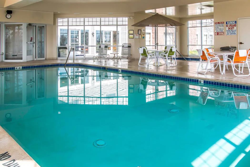 hampton inn chelsea mi