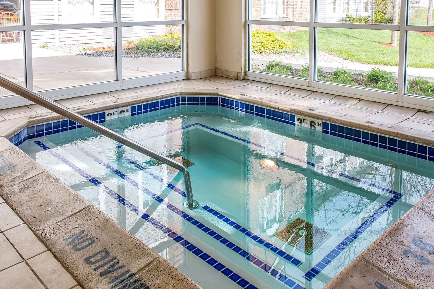 hampton inn chelsea mi