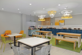 spark by hilton evansville east in