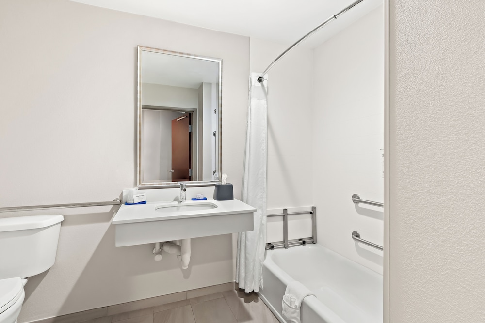 holiday inn express hotel and suites perry by ihg
