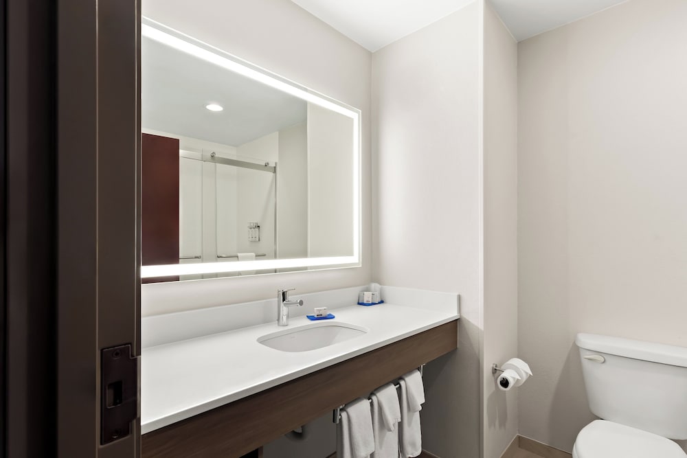 holiday inn express hotel and suites perry by ihg