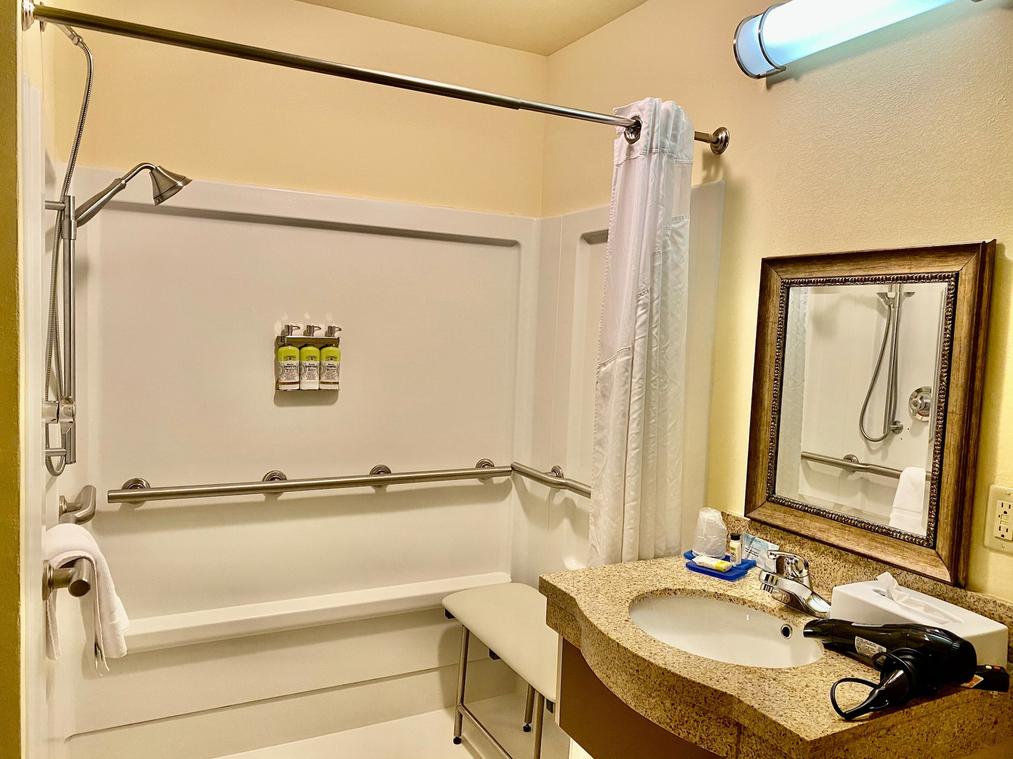 holiday inn express hotel and suites perry by ihg