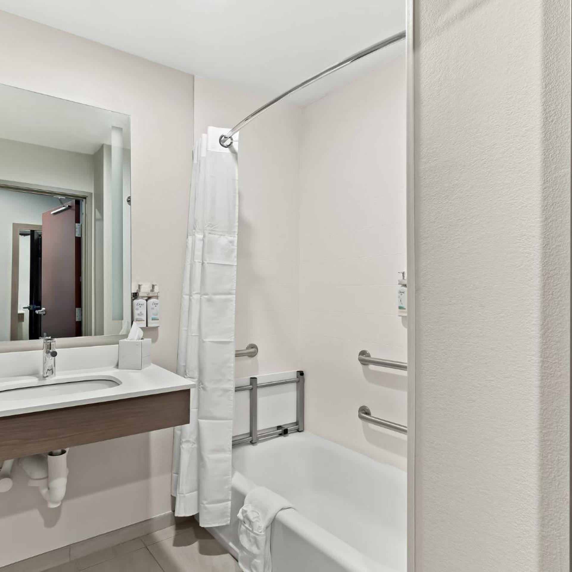 holiday inn express hotel and suites perry by ihg