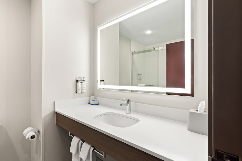 holiday inn express hotel and suites perry by ihg