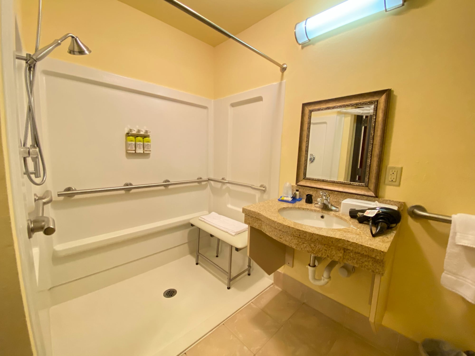 holiday inn express hotel and suites perry by ihg