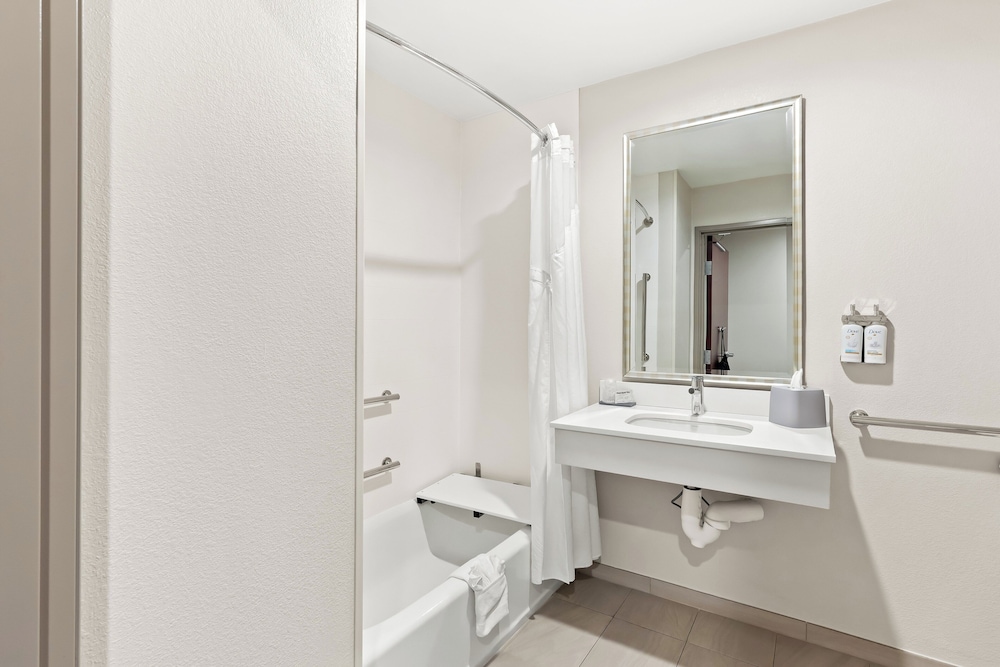 holiday inn express hotel and suites perry by ihg