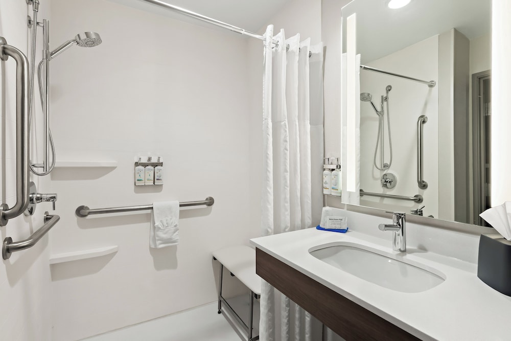 holiday inn express hotel and suites perry by ihg