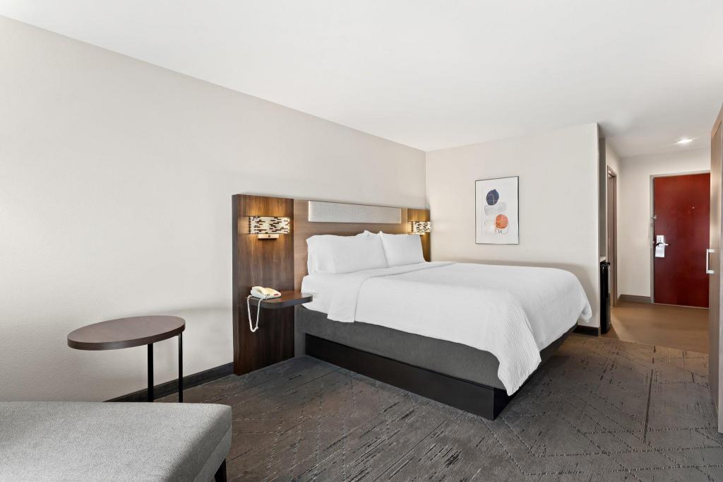 holiday inn express hotel and suites perry by ihg