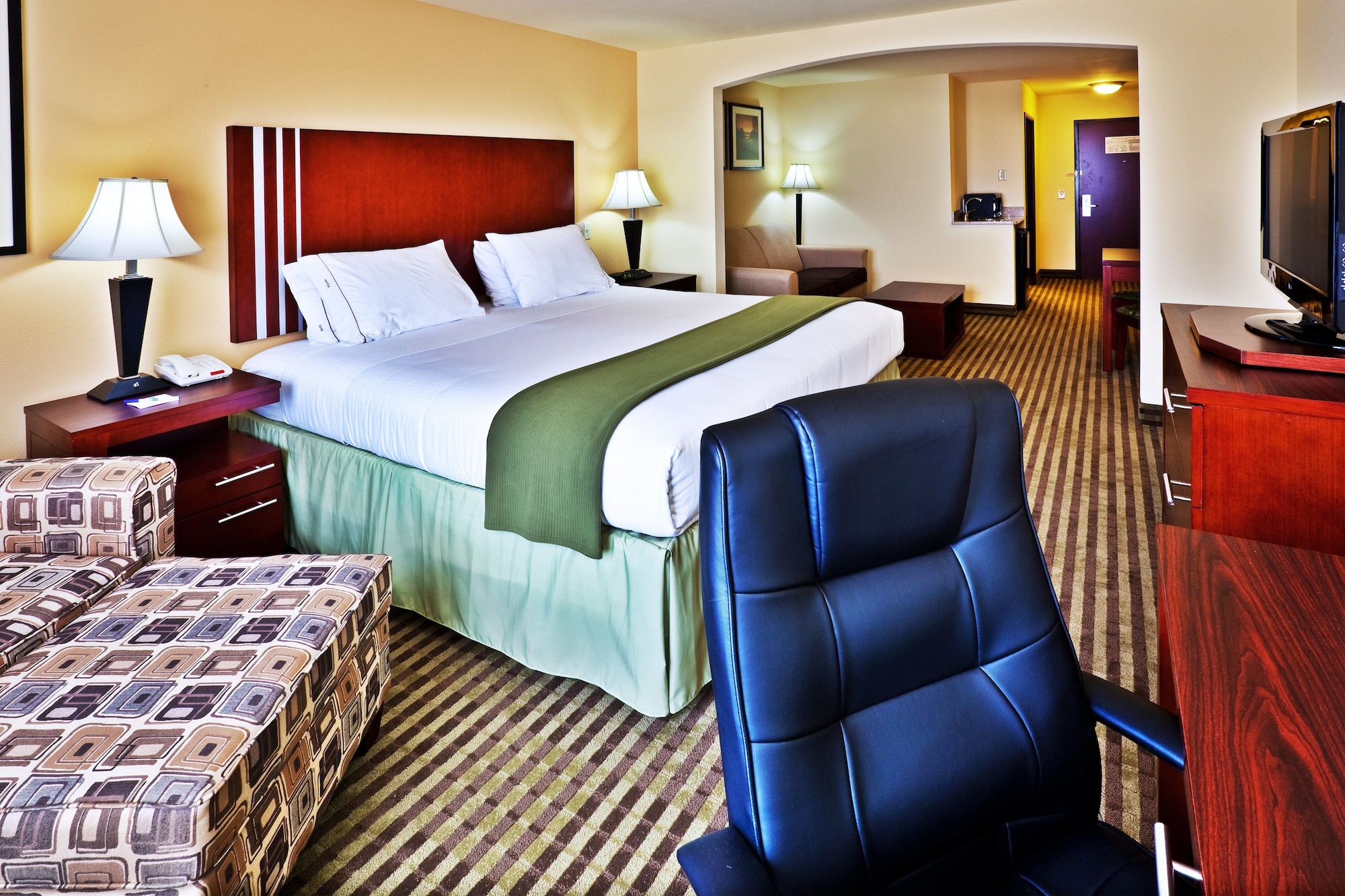 holiday inn express hotel and suites perry by ihg