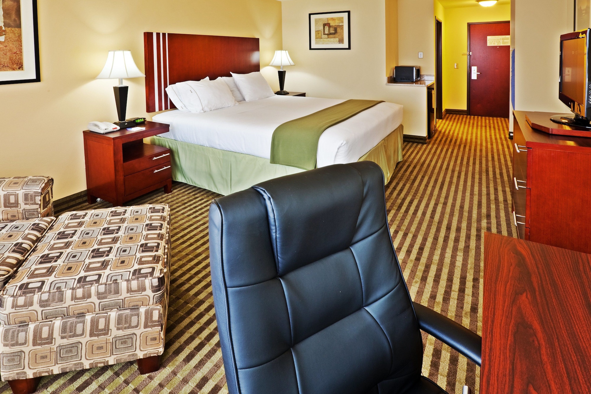 holiday inn express hotel and suites perry by ihg
