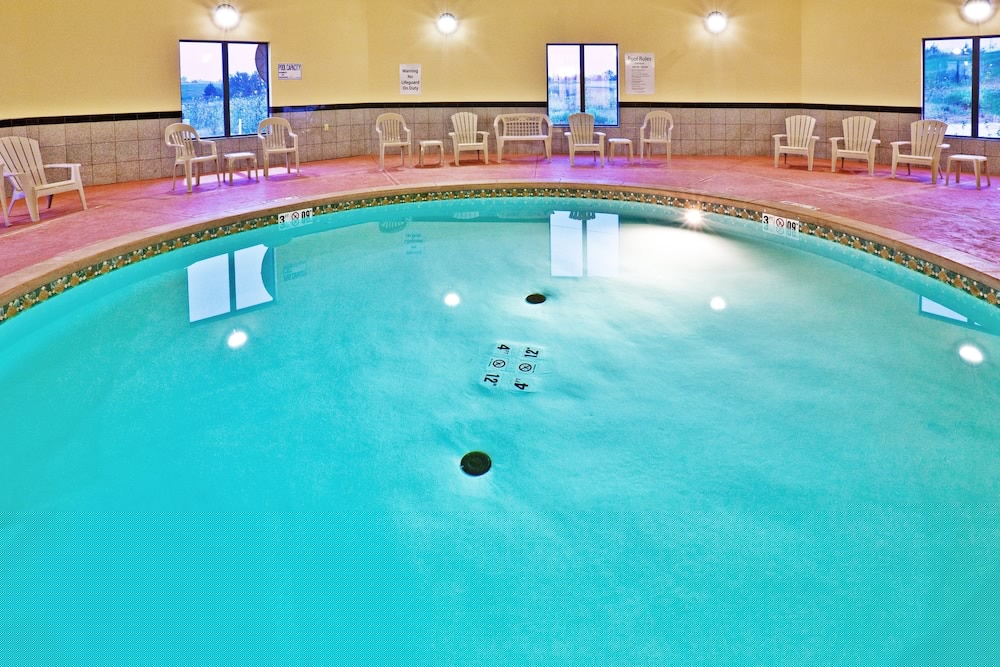holiday inn express hotel and suites perry by ihg