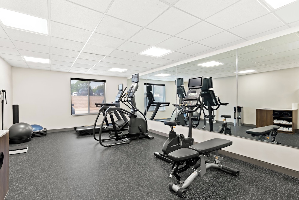 holiday inn express hotel and suites perry by ihg