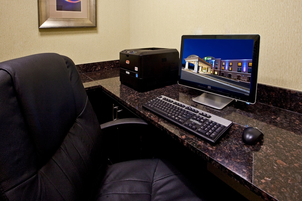 holiday inn express hotel and suites perry by ihg
