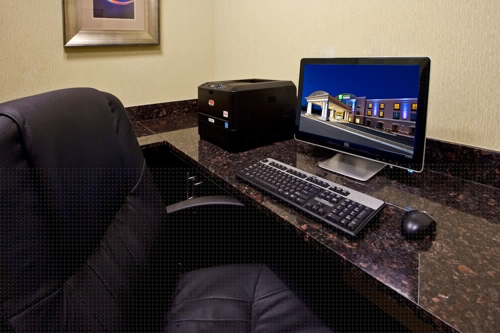 holiday inn express hotel and suites perry by ihg