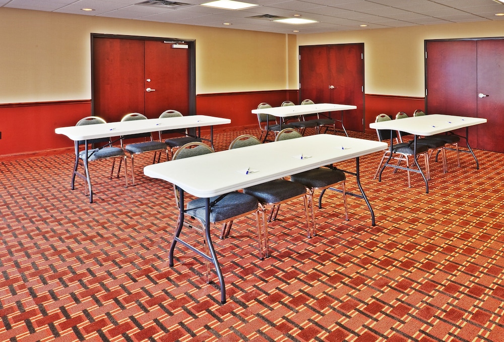 holiday inn express hotel and suites perry by ihg