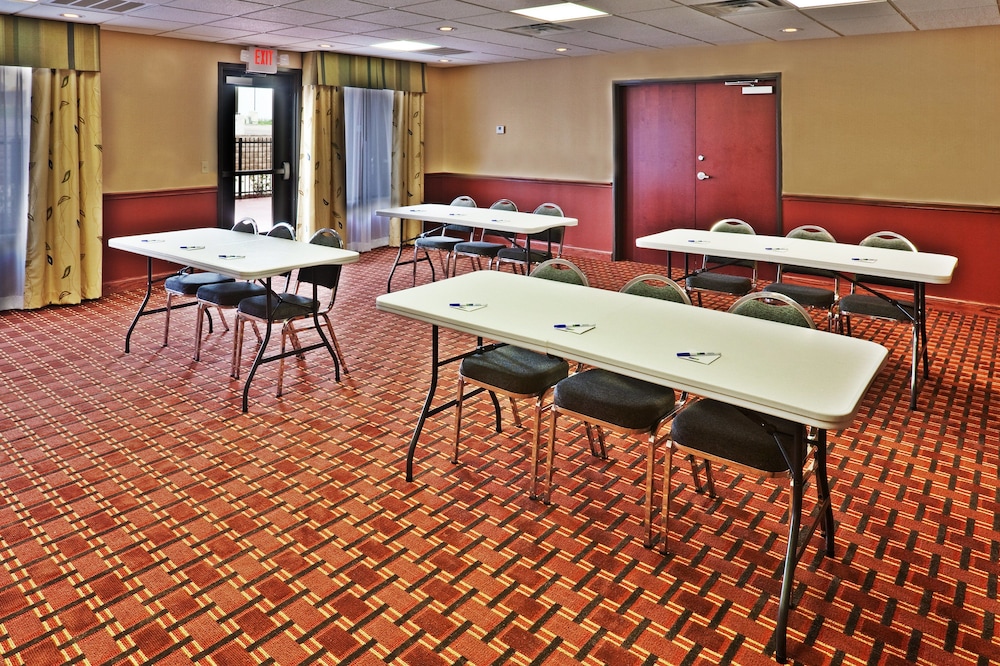 holiday inn express hotel and suites perry by ihg