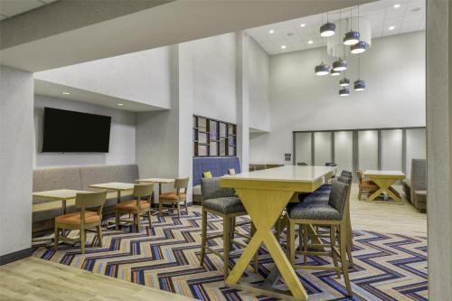 hampton inn and suites by hilton decatur