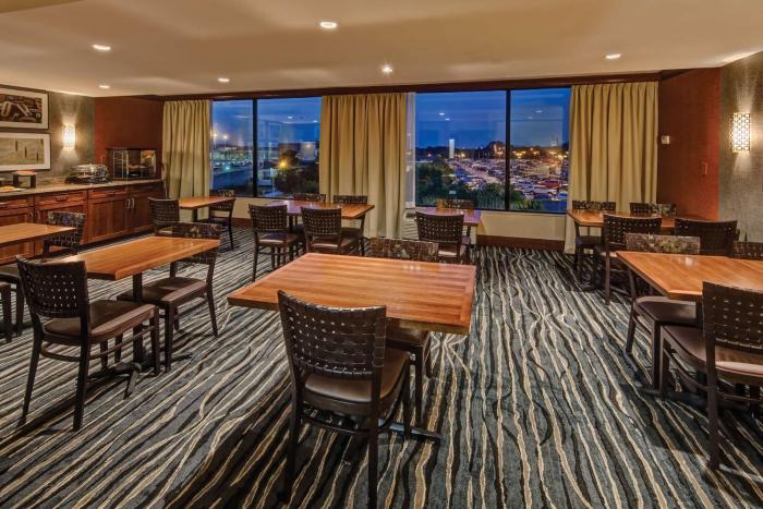 hilton knoxville airport