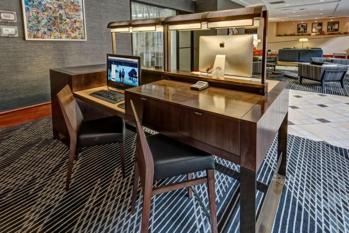 hilton knoxville airport